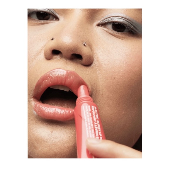 Milk Makeup, Electric Glossy Lip Plumper, Wired - Picture 5 of 9